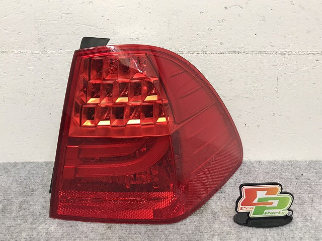 3シリーズ E91 純正 後期 右 テールランプ ライト レンズ LED 7289432 BMW(131724)