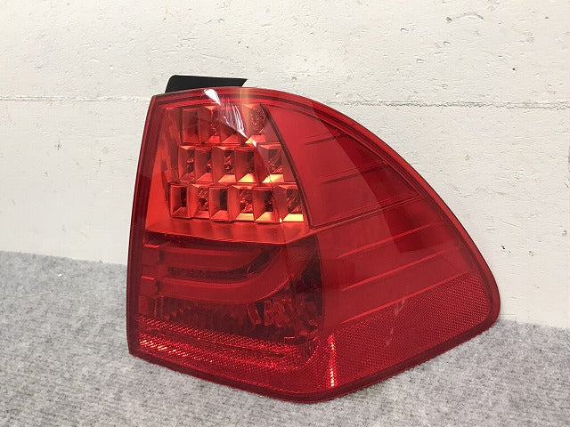 3シリーズ E91 純正 後期 右 テールランプ ライト レンズ LED 7289432 BMW(131724)