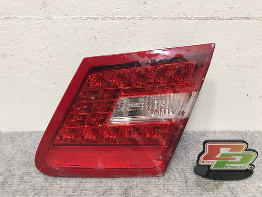Eクラス クーペ C207 純正 前期 右 テールランプ フィニッシャーランプ ライト レンズ 内側 LED A2078200464 メルセデスベンツ(131730)