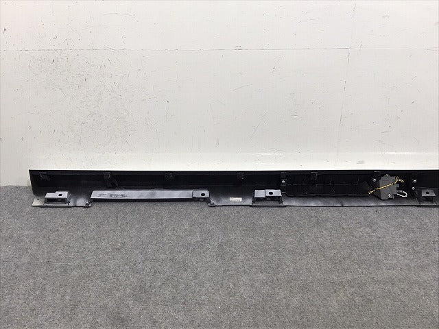 セレナ ハイウェイスター C28/FC28/FNC28/GFC28 純正 左 サイドステップ/サイドスカート 76851 7DF0A プリズムホワイト QBE 日産(131746)