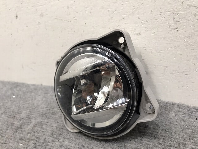 ダイハツ トヨタ ホンダ スバル スズキ 汎用 LA150S LA800S M900A ZN6 JF1 ZC6 MK53S MR52S等 純正 右 フォグランプ LED 114-11092(131915)