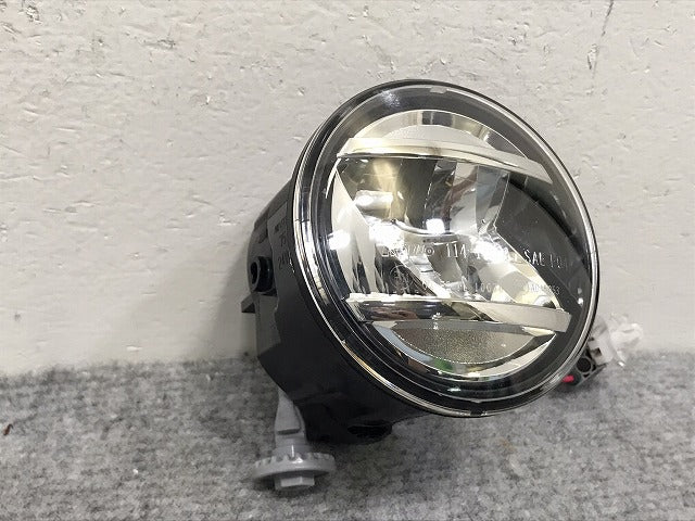 ダイハツ トヨタ ホンダ スバル スズキ 汎用 LA150S LA800S M900A ZN6 JF1 ZC6 MK53S MR52S 純正 左 フォグランプ LED 114-11092(131917)
