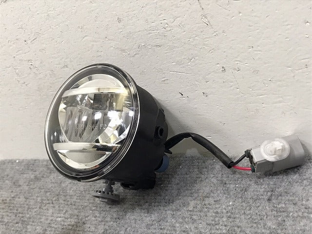 ダイハツ トヨタ ホンダ スバル スズキ 汎用 LA150S LA800S M900A ZN6 JF1 ZC6 MK53S MR52S 純正 左 フォグランプ LED 114-11092(131917)