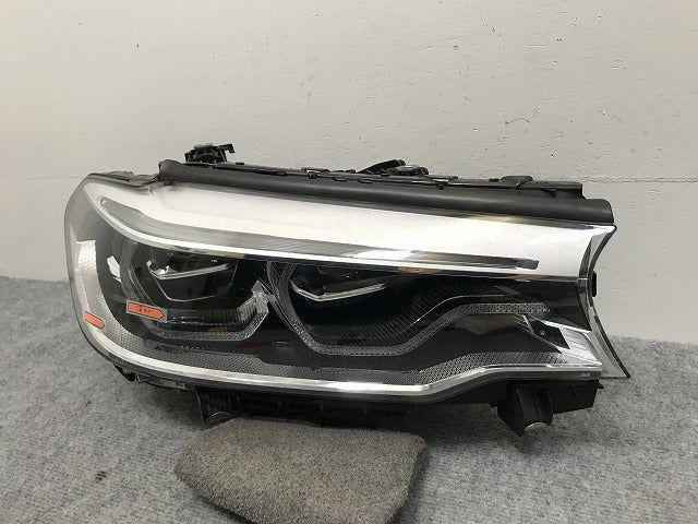 ジャンク!5シリーズ G30 G31 純正 右 ヘッドライト ランプ LED 7439212-01 BMW(132027)
