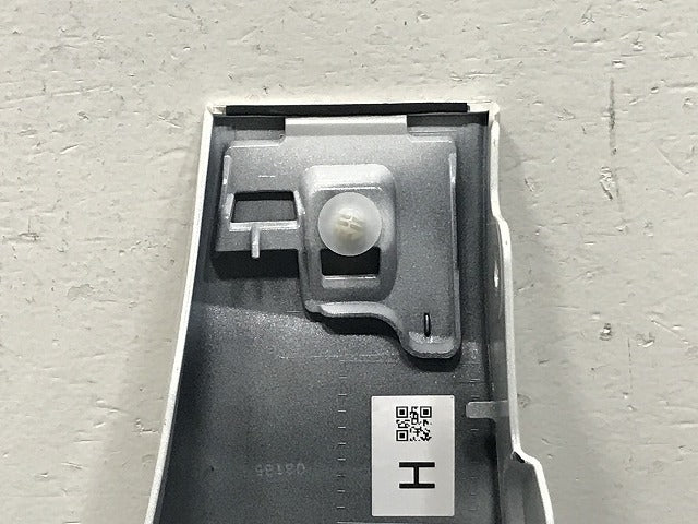 ヴォクシー/ノア 90/ZWR90W/ZWR95W/MZRA90W/MZRA95W 純正 左フロントフェンダープロテクター 76902-V1020 76902-V1020-A0 070(132080)