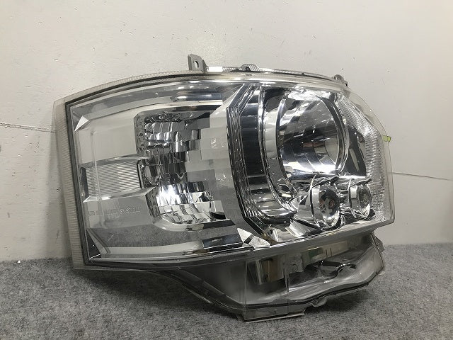ハイエース レジアスエース 200系 4型 5型 6型 7型 標準 ワイド 純正 後期 右 ヘッドライト LED レベライザー 刻印83 KOITO 26-137(132237)