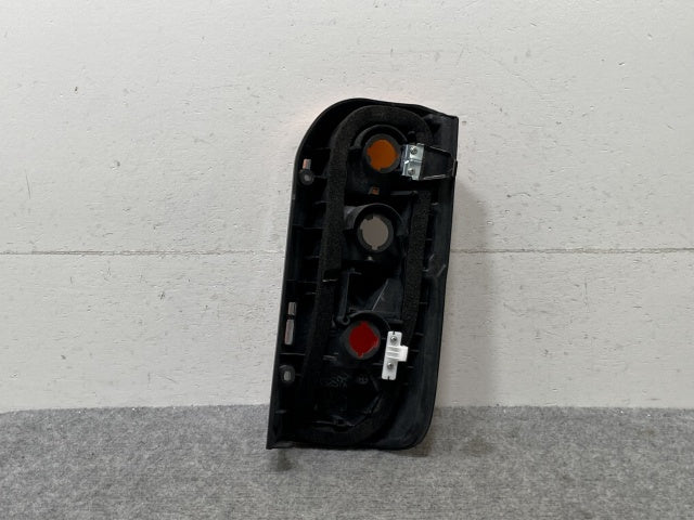 新品!ハイエース 100系 純正 左 テールランプ ライト レンズ ハロゲン KOITO 33-08031 26-29 81561-95J10 トヨタ(132246)