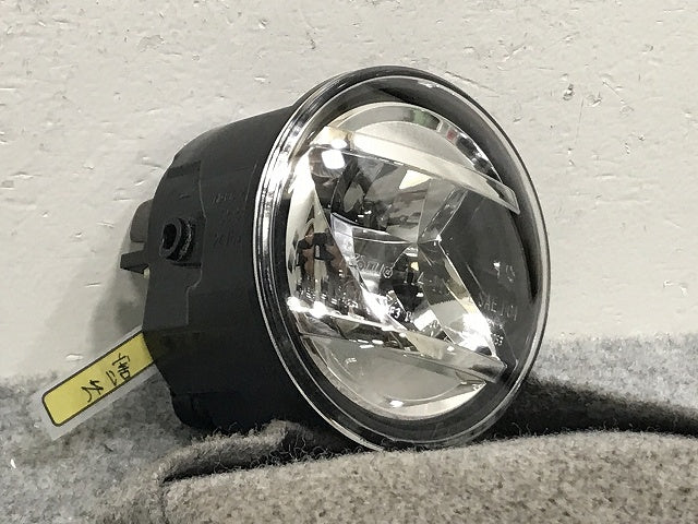 ダイハツ/トヨタ/ホンダ/スバル/スズキ 汎用 LA150S LA800S/M900A/ZN6/JF1/ZC6/MK53S MR52S 純正 左 フォグランプ LED 114-11092(132484)