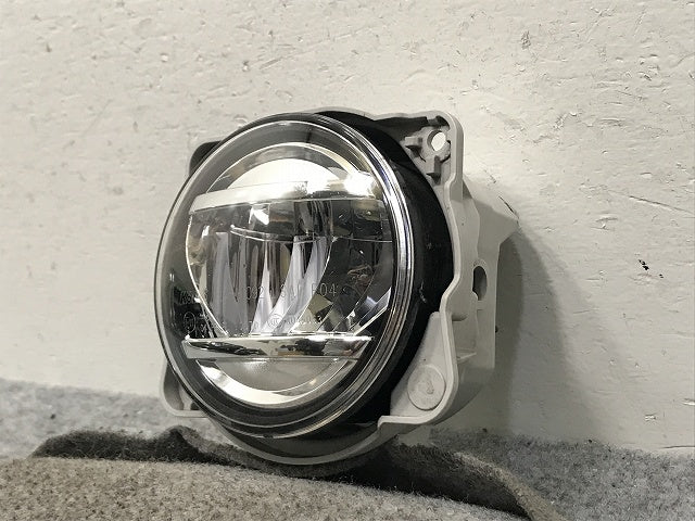 ダイハツ/トヨタ/ホンダ/スバル/スズキ 汎用 LA150S LA800S/M900A/ZN6/JF1/ZC6 純正 左 フォグランプ LED 114-11092 81220-B2460(132485)