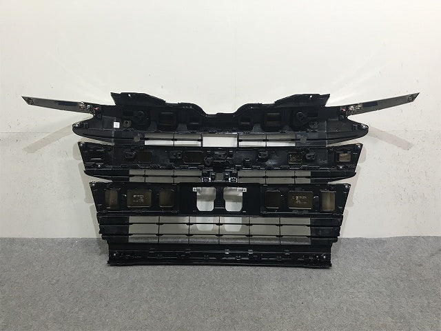 新車外し!ノア/SG/SZ 90/ZWR90W/ZWR95W/MZRA90W/MZRA95W 純正 フロント グリル/ラジエーターグリル 53101-V1020/53112-V1020(132486)