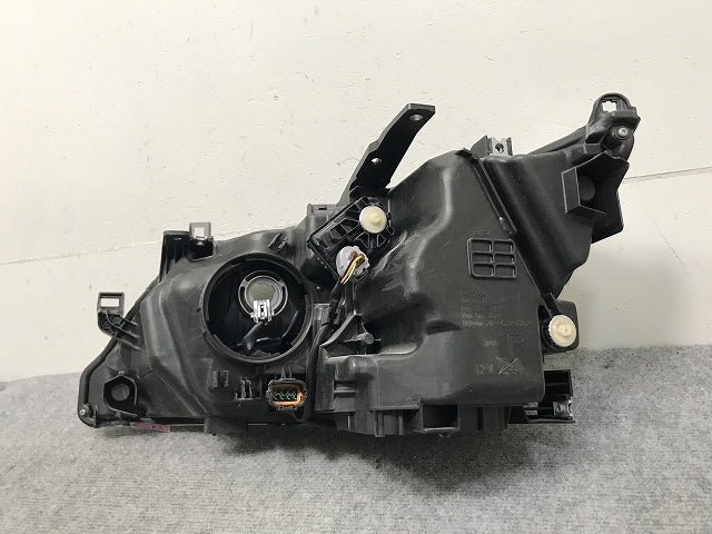 セレナ/ハイウェイスター/S/X/G C27/GC27/GFC27/GNC27/GFNC27 純正 前期 右 ヘッドライト LED レベライザー 刻印Z KOITO 100-23721(132602)