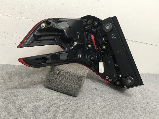 アルファード 30系/AGH30W/AGH35W/GGH30W/GGH35W/AYH30W 純正 後期 右 テールランプ/ライト/レンズ LED KOITO 58-76 81550-58180(132622)