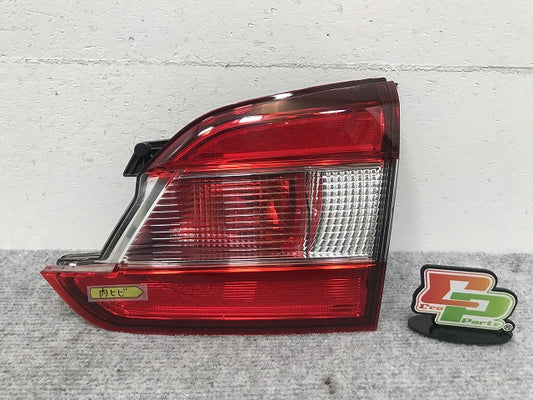 レヴォーグ VM4/VMG 純正 右 テールランプ/ライト/レンズ フィニッシャーランプ ハロゲン ICHIKOH D124/84251VA000 84912VA061(132645)