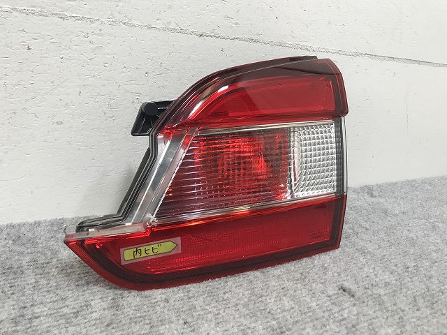 レヴォーグ VM4/VMG 純正 右 テールランプ/ライト/レンズ フィニッシャーランプ ハロゲン ICHIKOH D124/84251VA000 84912VA061(132645)