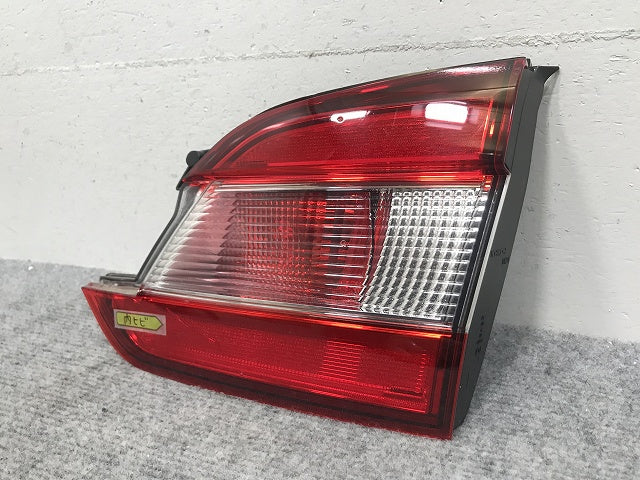 レヴォーグ VM4/VMG 純正 右 テールランプ/ライト/レンズ フィニッシャーランプ ハロゲン ICHIKOH D124/84251VA000 84912VA061(132645)
