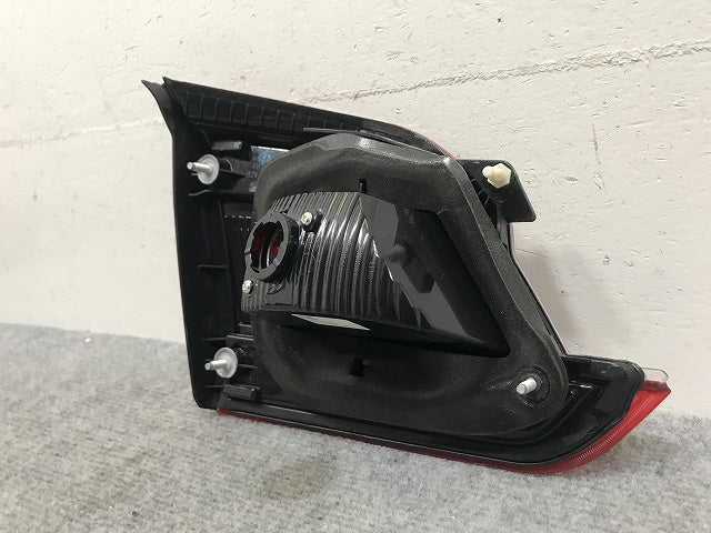 レヴォーグ VM4/VMG 純正 右 テールランプ/ライト/レンズ フィニッシャーランプ ハロゲン ICHIKOH D124/84251VA000 84912VA061(132645)