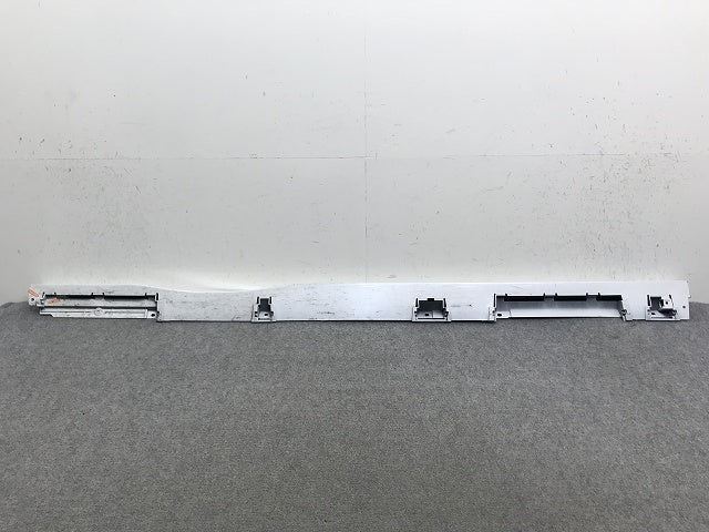 セレナ/ハイウェイスター ルキシオン e-POWER C28/FC28/FNC28/GFC28 純正 左 サイドステップ/サイドスカート 76851 7DF0A QBE(132732)