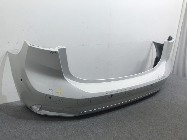 2シリーズ/アクティブツアラー/エクスクルーシブ U06 純正 リア バンパー 8739123 アルピンホワイトⅢ 300 BMW(132895)