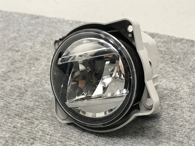 ダイハツ/トヨタ/ホンダ/スバル/スズキ 汎用 LA150S LA800S/M900A/ZN6/JF1/ZC6/MK53S MR52S 純正 右 フォグランプ LED 114-11092(132944)