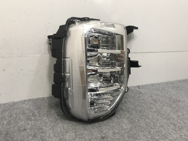 ekクロス B34W/B35W/B37W/B37W 純正 右 ヘッドライト/ランプ LED レベライザー 刻印C KOITO 100-23773 MQ714714 三菱(133005)