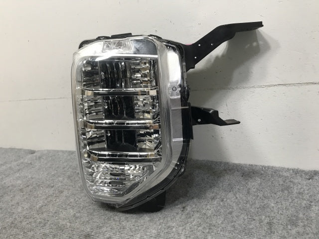 ekクロス B34W/B35W/B37W/B37W 純正 右 ヘッドライト/ランプ LED レベライザー 刻印C KOITO 100-23773 MQ714714 三菱(133005)