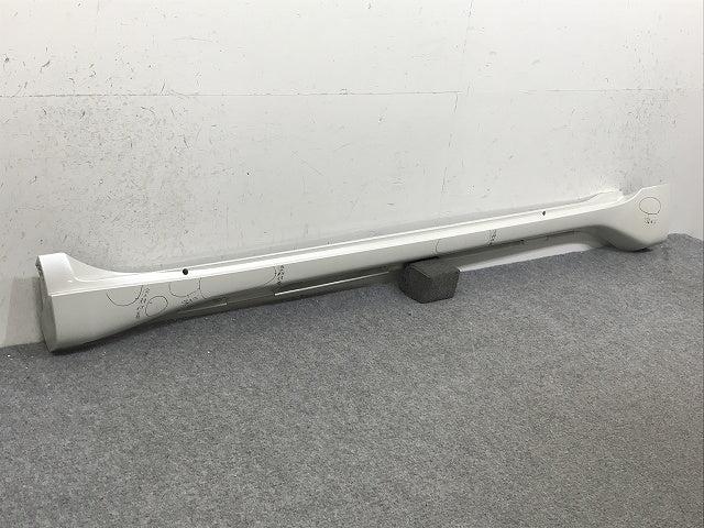 ランドクルーザー/ランクル/プラド 150系/TRJ150W/GDJ/GRJ/150W/151W 純正 右 サイドステップ/サイドスカート 75805-60050-A1 070(133059)