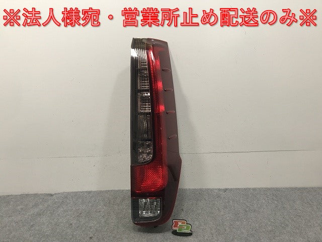 ノア/エスクァイア 80系/ZWR80G/ZRR80G/ZRR85G/ZRR80W/ZRR85W 純正 前期 右 テールランプ/ライト/レンズ LED KOITO 28-231 トヨタ(133073)