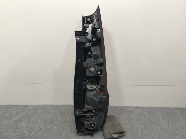エスクァイア/ノア 80系/ZWR80G/ZWR80W/ZRR80G/ZRR85G/ZRR80W/ZRR85W 純正 前期 左 テールランプ LED 刻印AL KOITO 28-231(133075)