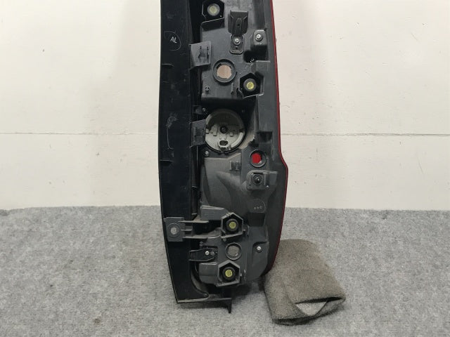 エスクァイア/ノア 80系/ZWR80G/ZWR80W/ZRR80G/ZRR85G/ZRR80W/ZRR85W 純正 前期 左 テールランプ LED 刻印AL KOITO 28-231(133075)