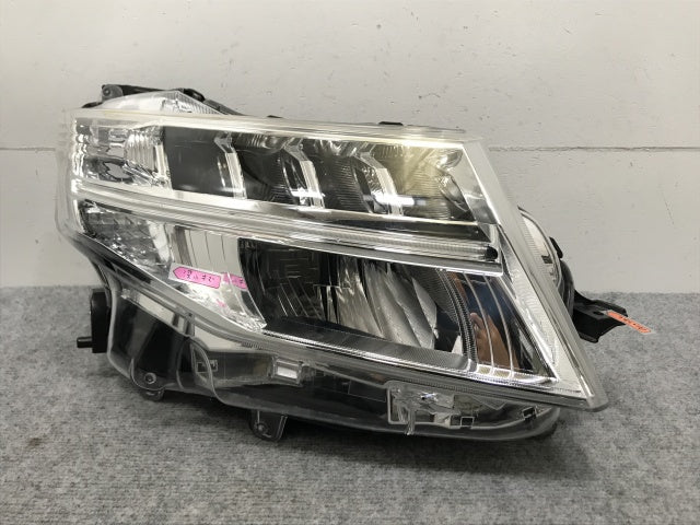 ルーミー/トール/カスタム M900A/M910A/M900S/M910S 純正 前期 右 ヘッドライト/ランプ LED レベライザー STANLEY W3918 トヨタ(133139)