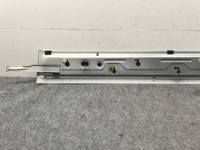 セレナ/ハイウェイスター C26/FPC26/NC26/FNPC26/HC26/HFC26/FNC26 純正 右 スライドドア レールカバー ブリリアントホワイトパール QAB 日産(133218)