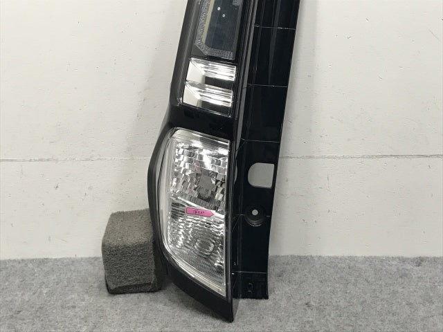タンク/トール/ジャスティ/カスタム M900A/S/F/M910A/S/F 純正 前期 左 テールランプ/ライト/レンズ LED 刻印H KOITO 220-69045(133345)