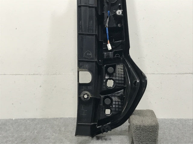 タンク/トール/ジャスティ/カスタム M900A/S/F/M910A/S/F 純正 前期 左 テールランプ/ライト/レンズ LED 刻印H KOITO 220-69045(133345)