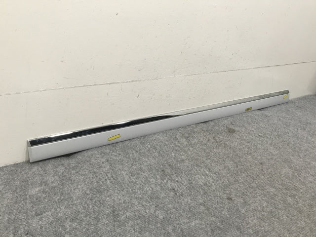 新品!A8/S8 4E系 純正 左 フロント ドア モール 4E0853953DGRU サフ アウディ(133434)