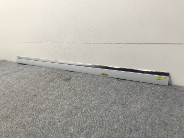 新品!A8/S8 4E系 純正 左 フロント ドア モール 4E0853953DGRU サフ アウディ(133434)