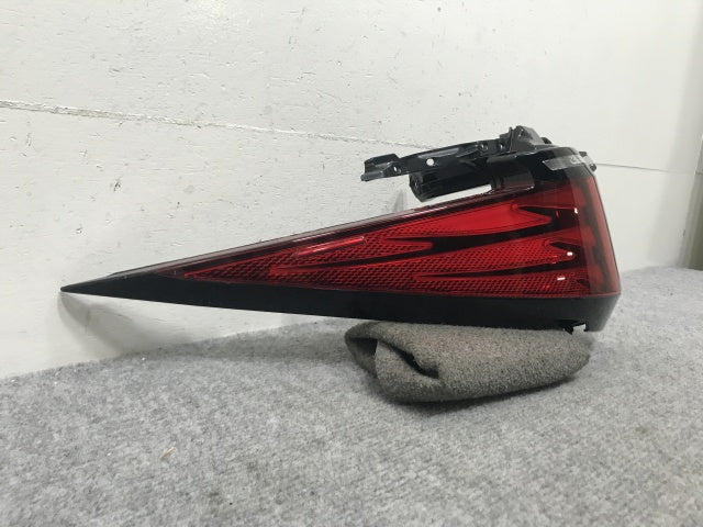 アルファード 40/AGH40W/AGH45W 純正 左 テールランプ/ライト/レンズ LED 81561-V2030 トヨタ(133441)