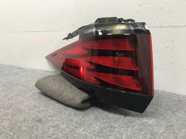 アルファード 40/AGH40W/AGH45W 純正 左 テールランプ/ライト/レンズ LED 81561-V2030 トヨタ(133441)