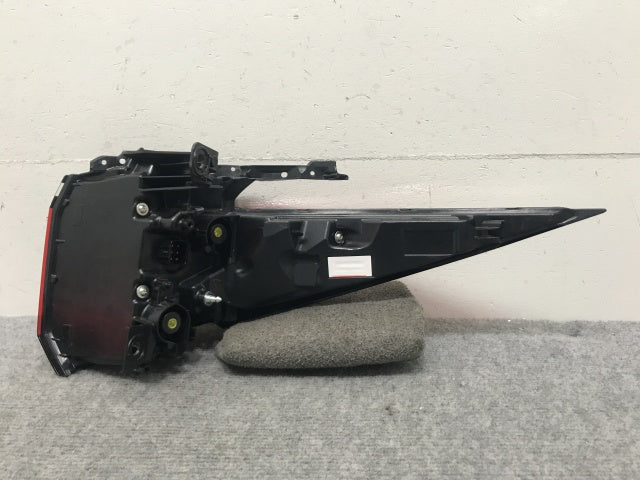 アルファード 40/AGH40W/AGH45W 純正 左 テールランプ/ライト/レンズ LED 81561-V2030 トヨタ(133441)