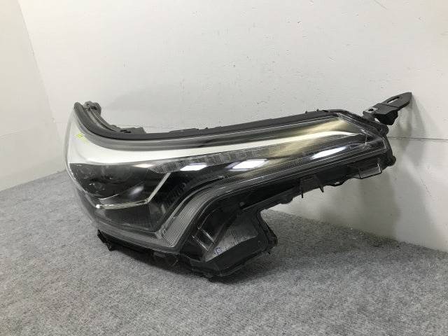 C-HR/CHR ZYX10/NGX10/NGX50 純正 前期 右 ヘッドライト/ランプ LED 刻印4 KOITO 10-101 トヨタ(133505)