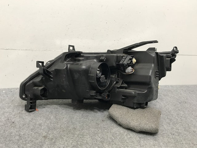 セレナ/ハイウェイスター/S/X/G/XV C27/GC/GFC27/GNC27/GFNC27/HFC27/HC 純正 前期 右ヘッドライト LED レべ付 刻印Z 100-23721(133634)