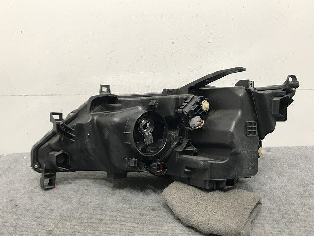 セレナ/ハイウェイスター/S/X/G/XV C27/GC/GFC27/GNC27/GFNC27/HFC27/HC 純正 前期 右ヘッドライト LED レべ付 刻印Z 100-23721(133634)