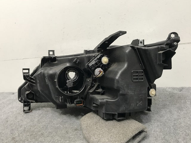 セレナ/ハイウェイスター/S/X/G/XV C27/GC/GFC27/GNC27/GFNC27/HFC27/HC 純正 前期 右ヘッドライト LED レべ付 刻印Z 100-23721(133634)