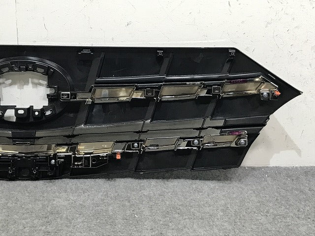 新車取り外し!アルファード 40系/AGH40W/AGH45W 純正 フロント グリル/ラジエーターグリル カメラ穴付 53111-V2010 トヨタ(133822)