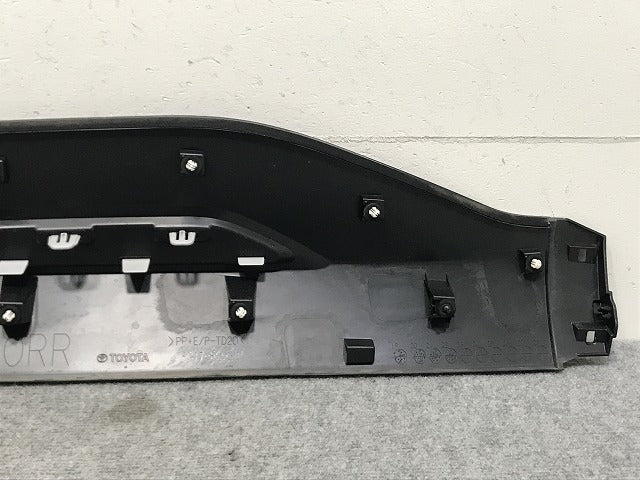 ヤリスクロス MXPB10/MXPB15/MXPJ10/MXPJ15 純正 右 リア ドア プロテクター/サイドパネル 75077-52030 素地 トヨタ(133830)