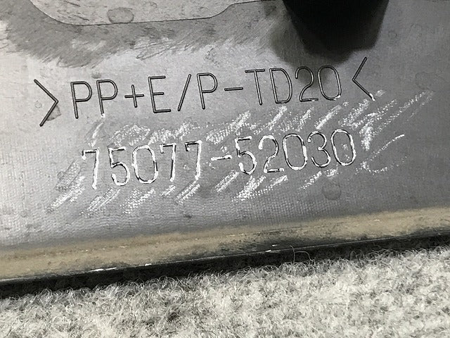 ヤリスクロス MXPB10/MXPB15/MXPJ10/MXPJ15 純正 右 リア ドア プロテクター/サイドパネル 75077-52030 素地 トヨタ(133830)