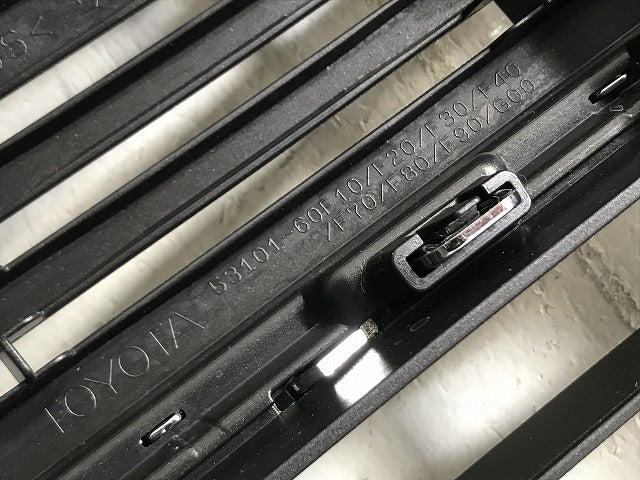 新車外し!ランドクルーザー/ランクル/プラド 150系/TRJ150W/GDJ150W/GDJ151W/GRJ150W/151W 純正 後期 フロント グリル 53111-60B20(133847)