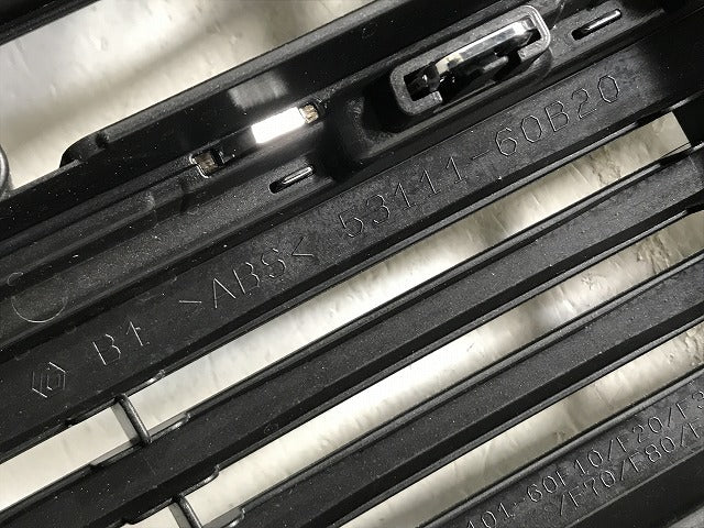 新車外し!ランドクルーザー/ランクル/プラド 150系/TRJ150W/GDJ150W/GDJ151W/GRJ150W/151W 純正 後期 フロント グリル 53111-60B20(133847)