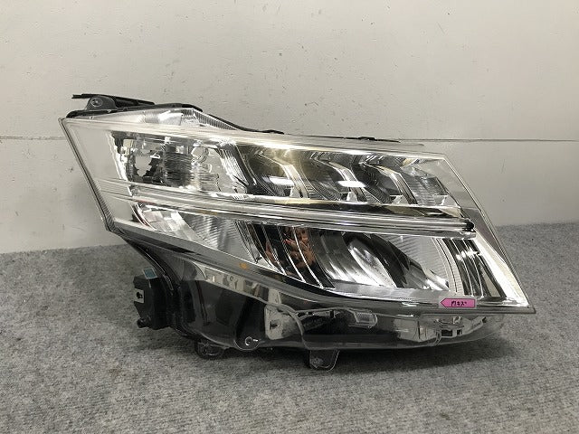 ルーミー/トール/カスタム M900A/M910A/M900S/M910S 純正 前期 右 ヘッドライト LED レベライザー STANLEY W3918 81130-B1220(133888)