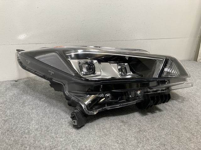 リーフ/LEAF ZE1 純正 右 ヘッドライト/ランプ LED レベライザー 刻印P ICHIKOH 1954/26010 5SK5A 26025-5SK5A 日産(133893)