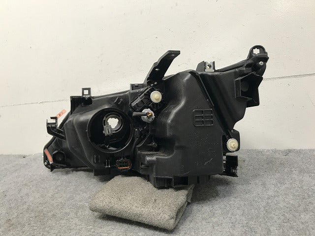 セレナ/ハイウェイスター/S/X/G/XV C27/GC/GFC/GNC/GFNC/HFC/HC 純正 前期 右ヘッドライト LED 刻印Z 100-23721 26025-5TF5A(133900)